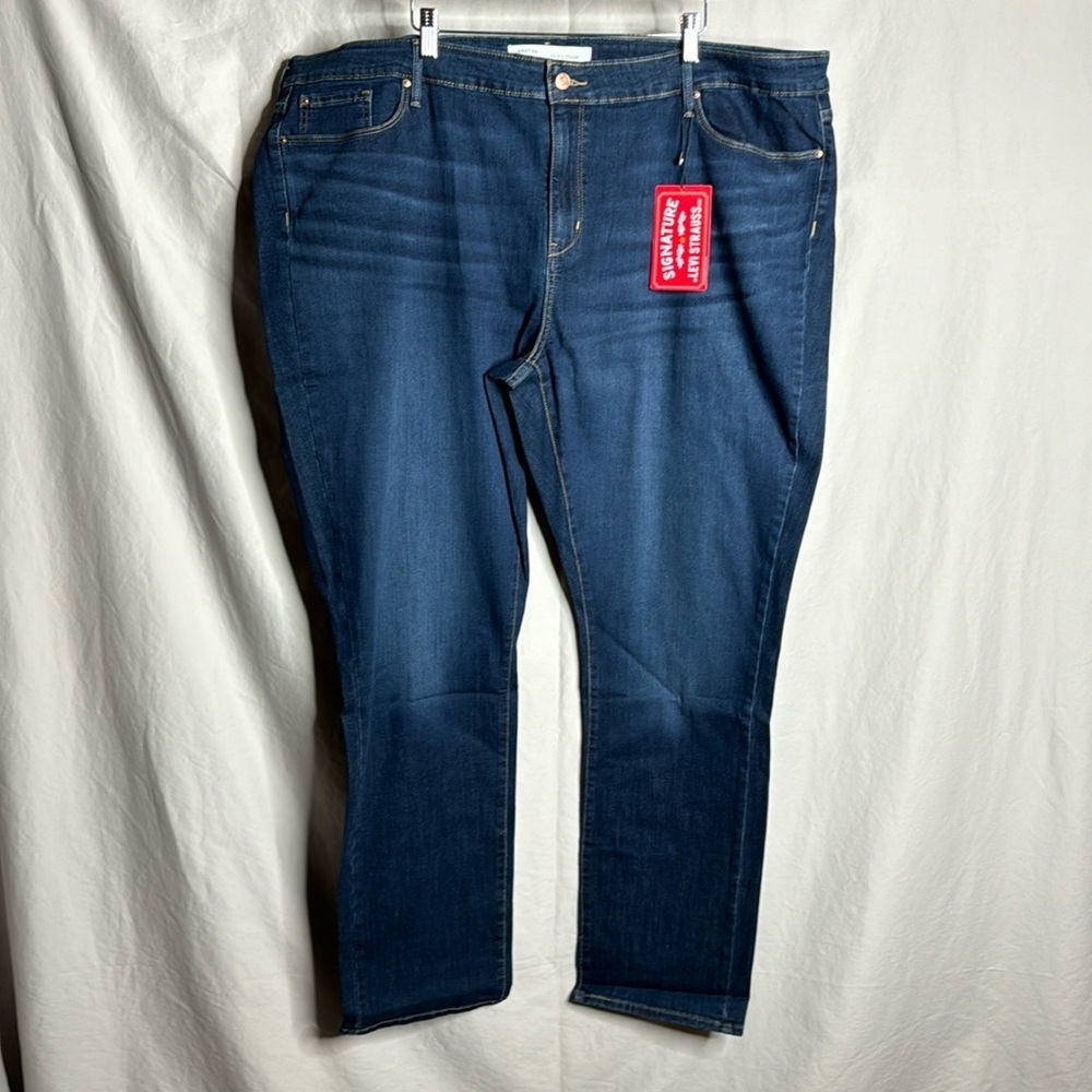 Women’s Signature by Levi Strauss Mid Rise Straight Jeans in Dark Wash